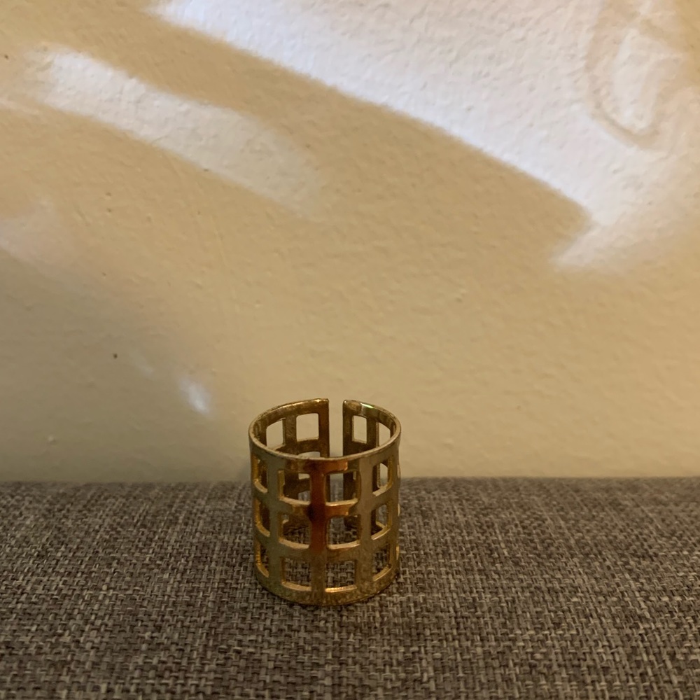 GORGEOUS GOLD CAGED RING!